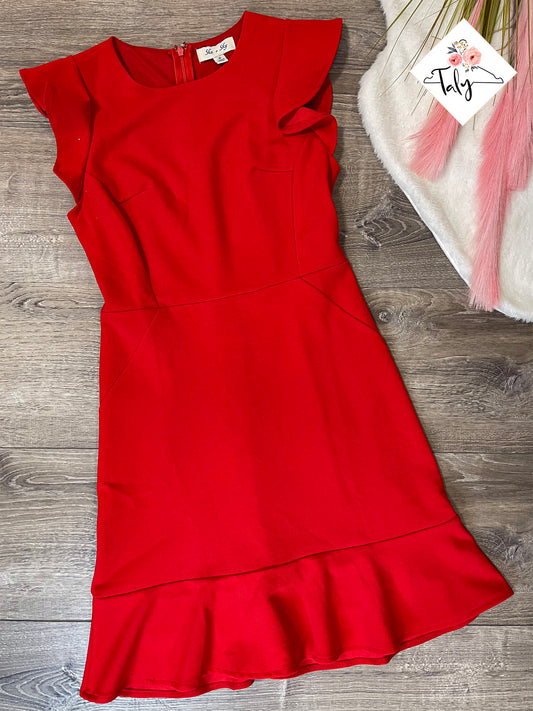 Dress Fitted and ruffles on the shoulders